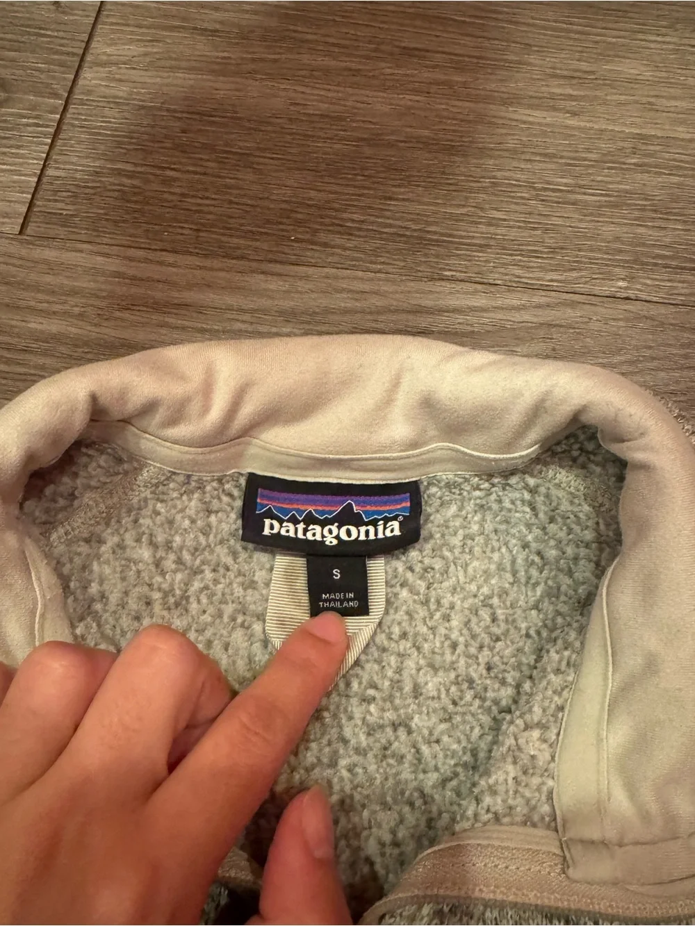 Patagonia Women’s Heathered Light Gray Quarter-Zip Pullover